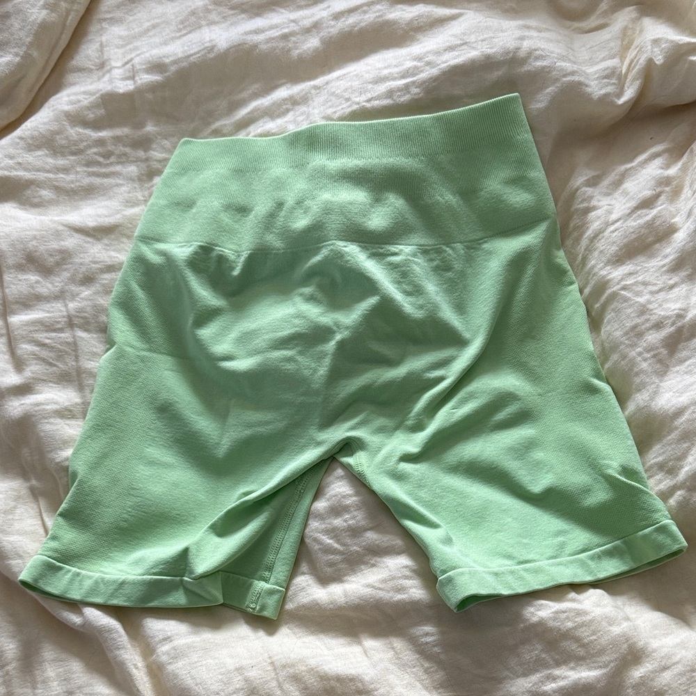 Aurola green seamless shorts